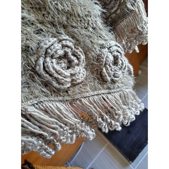 Sioni Womens Fuzzy Knit Poncho Wool Blend  Floral Tan Fringe Details Size L/XL - Picture 5 of 9